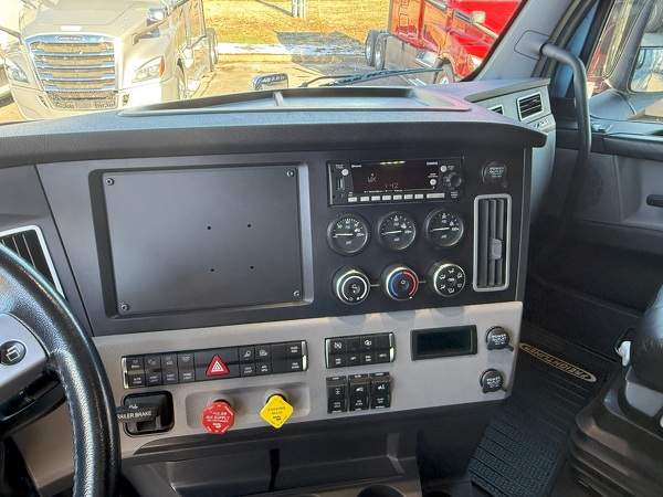 FREIGHTLINER CASCADIA 126SLP 2023