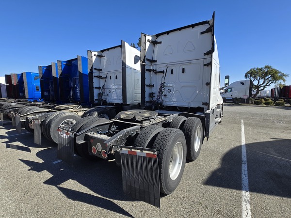 FREIGHTLINER CASCADIA 126SLP 2023