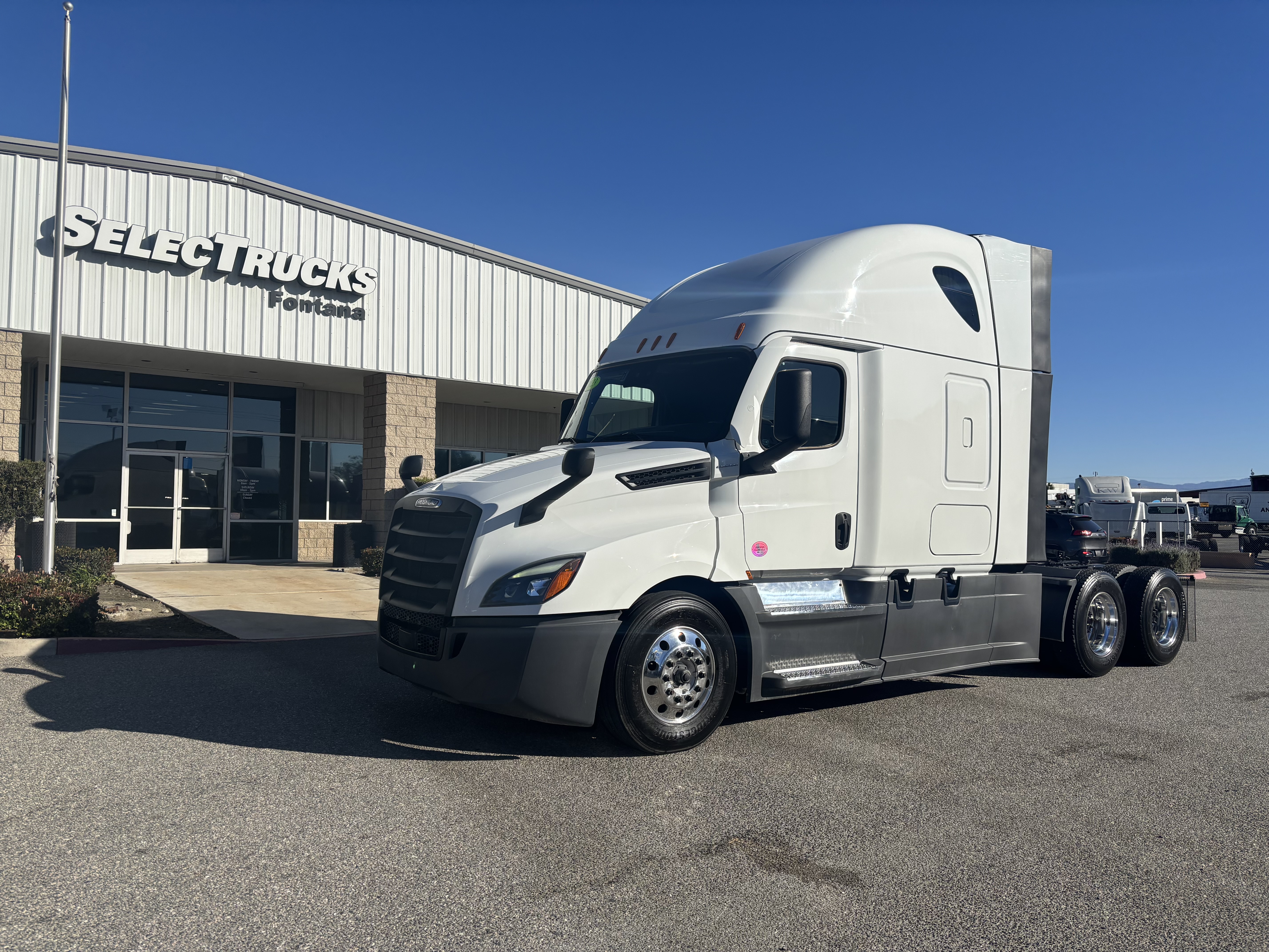 2023 FREIGHTLINER CASCADIA 126SLP - image 1
