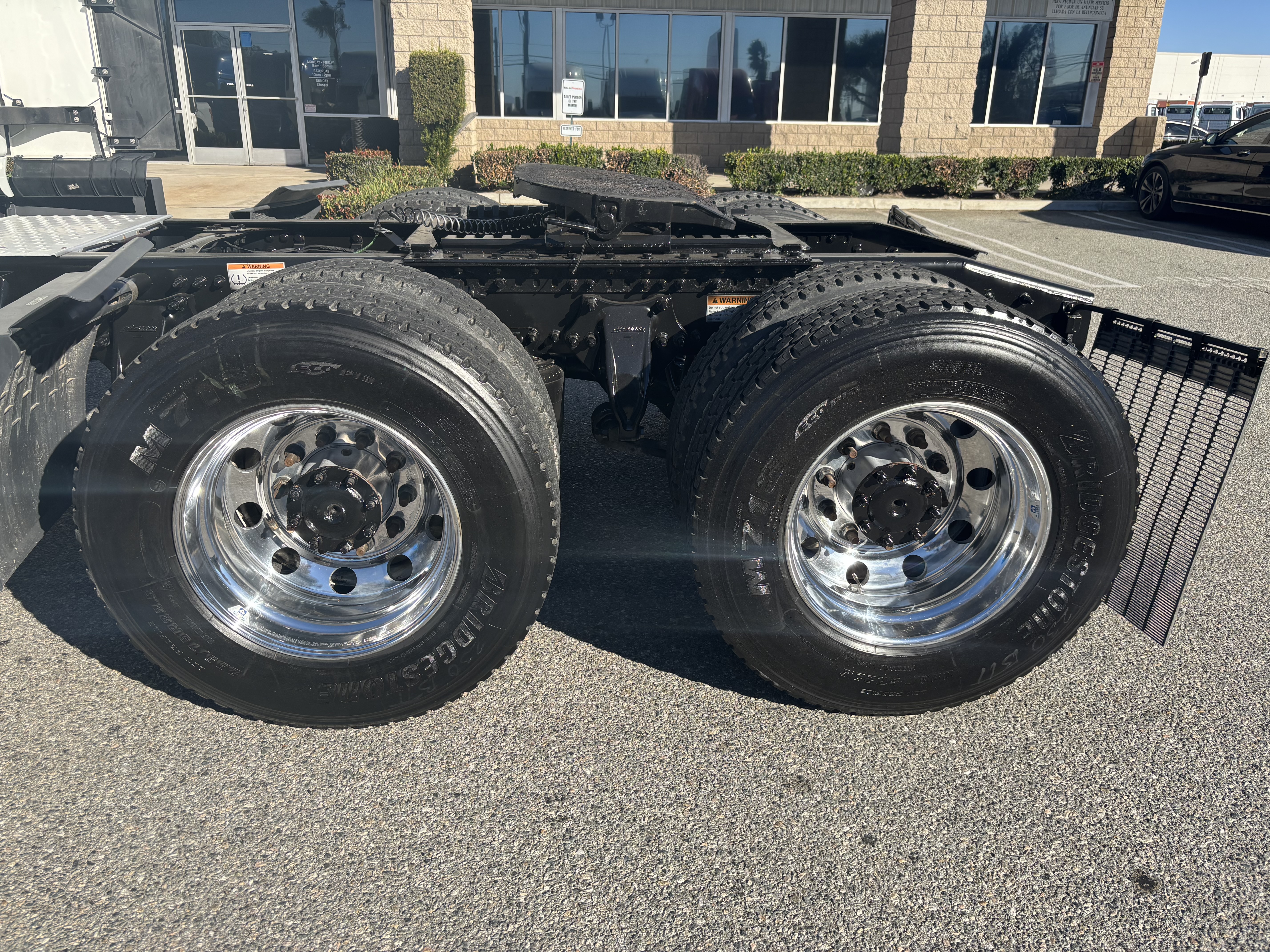 2023 FREIGHTLINER CASCADIA 126SLP - image 8