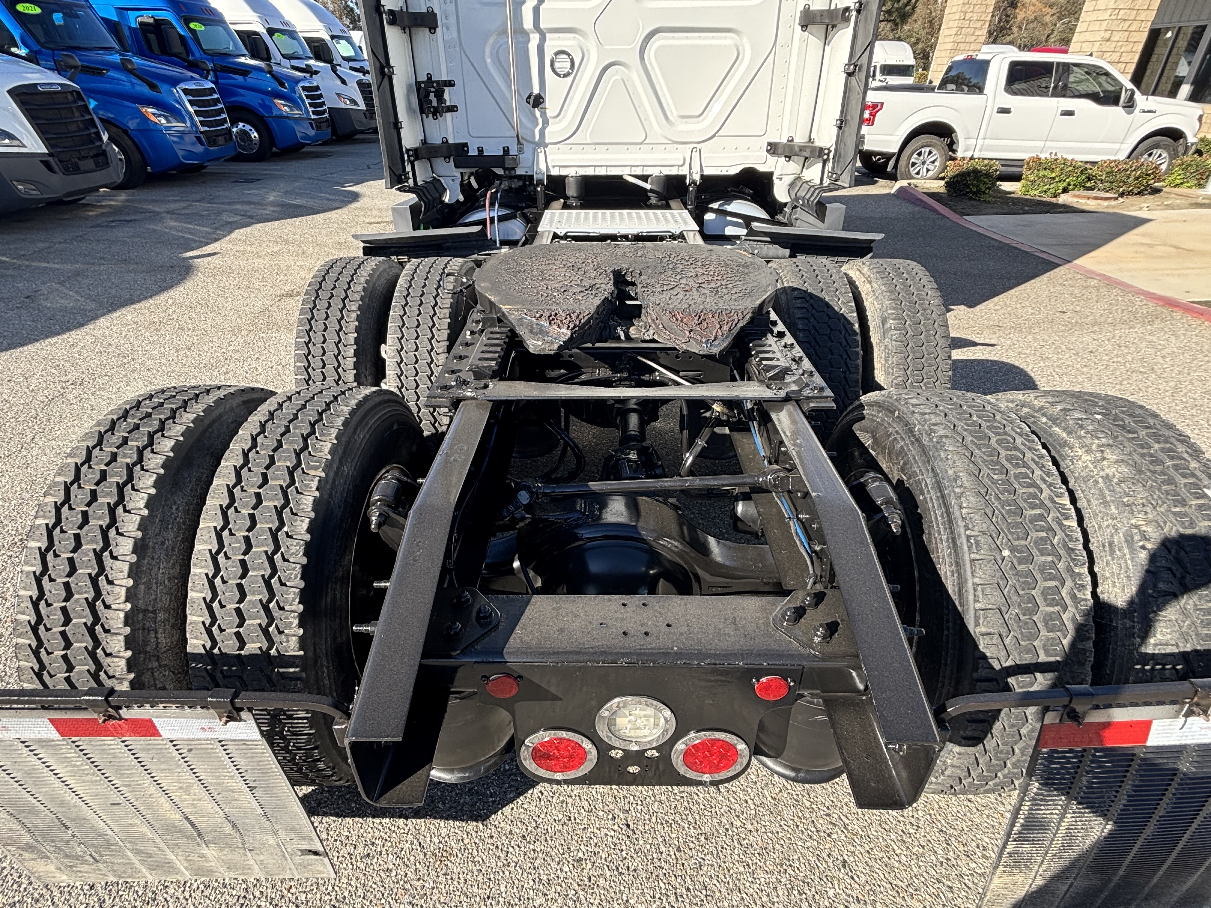 2023 FREIGHTLINER CASCADIA 126SLP - image 9