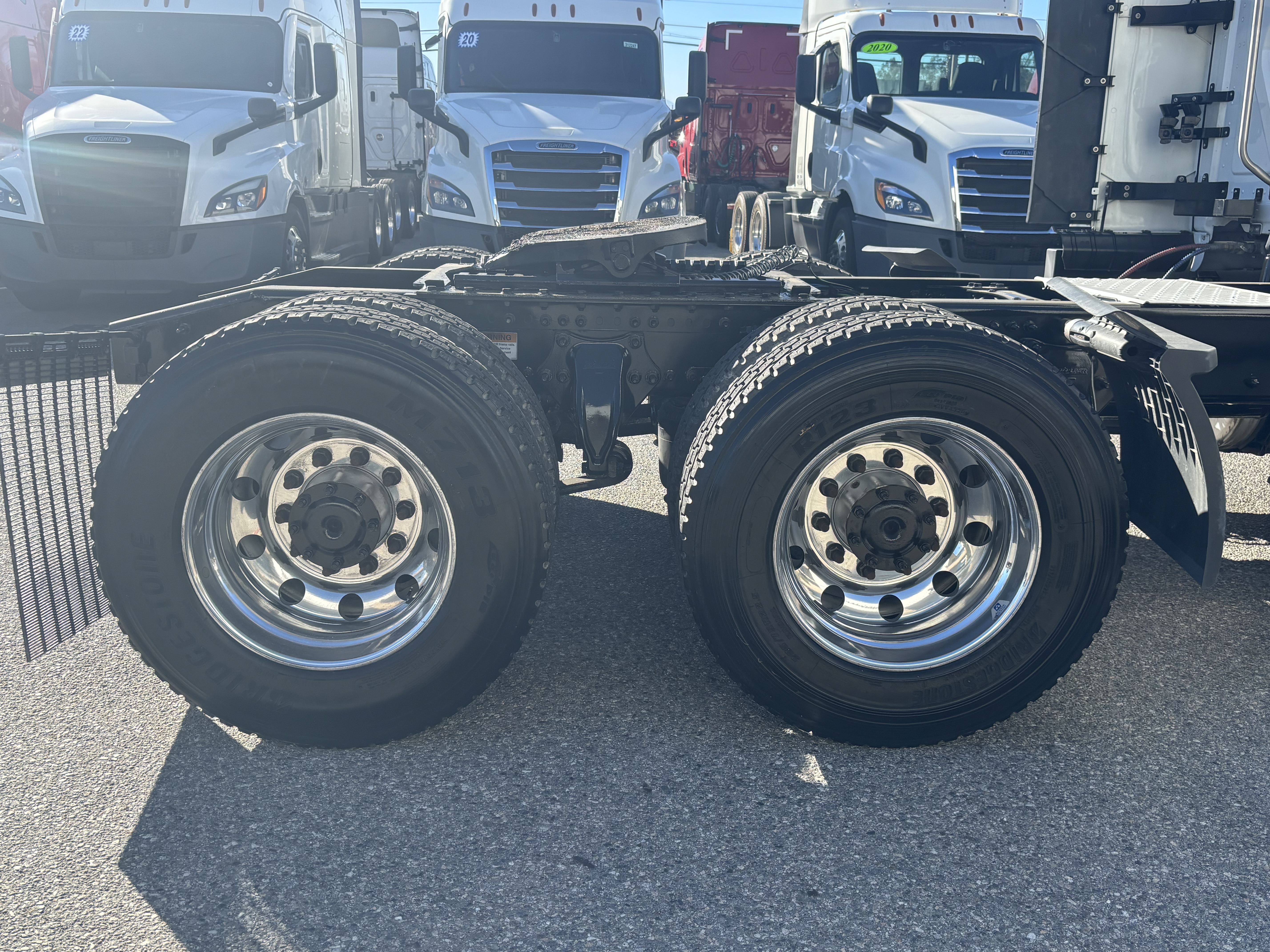 2023 FREIGHTLINER CASCADIA 126SLP - image 10