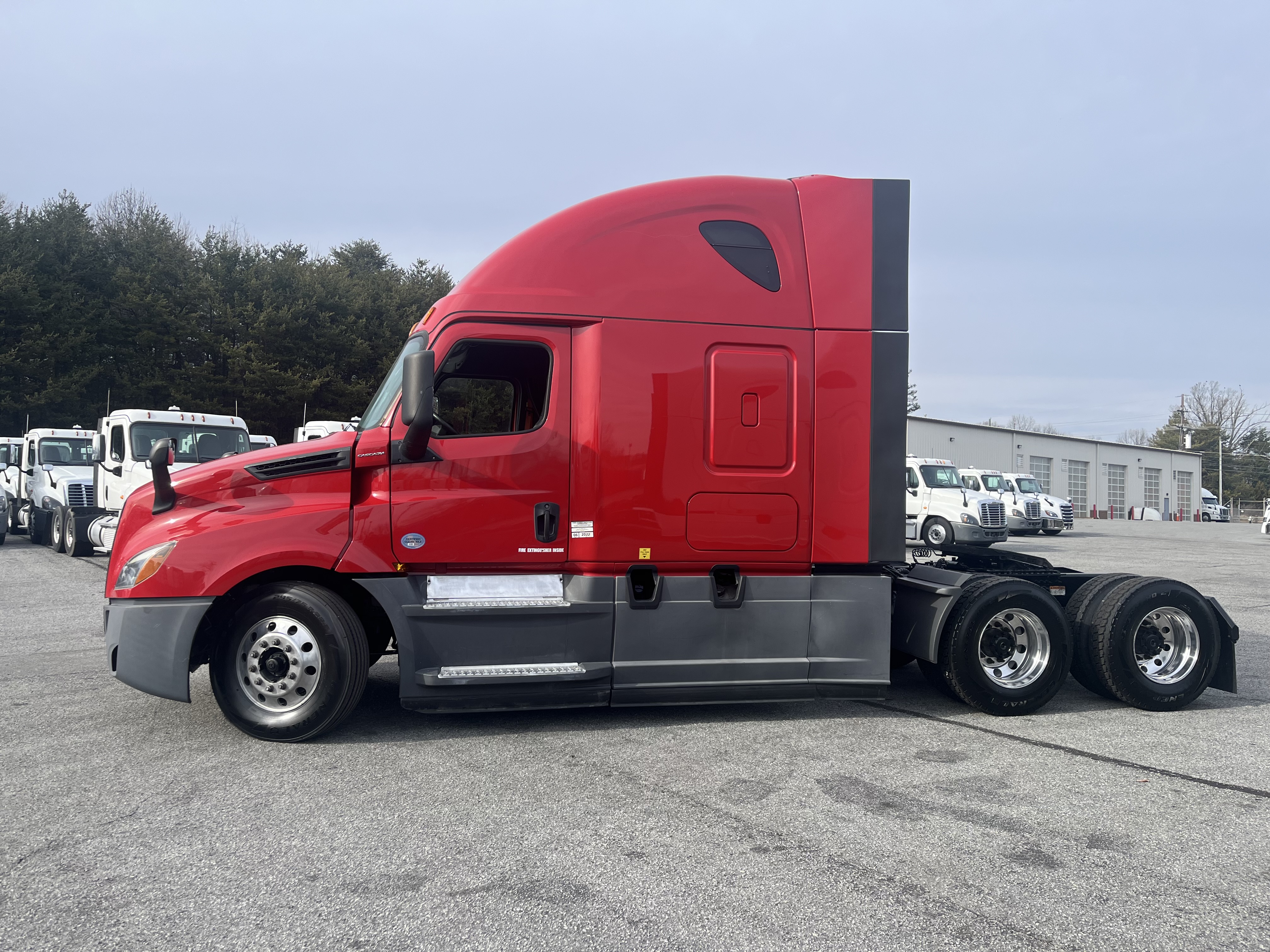 2020 FREIGHTLINER CASCADIA 126SLP - image 2