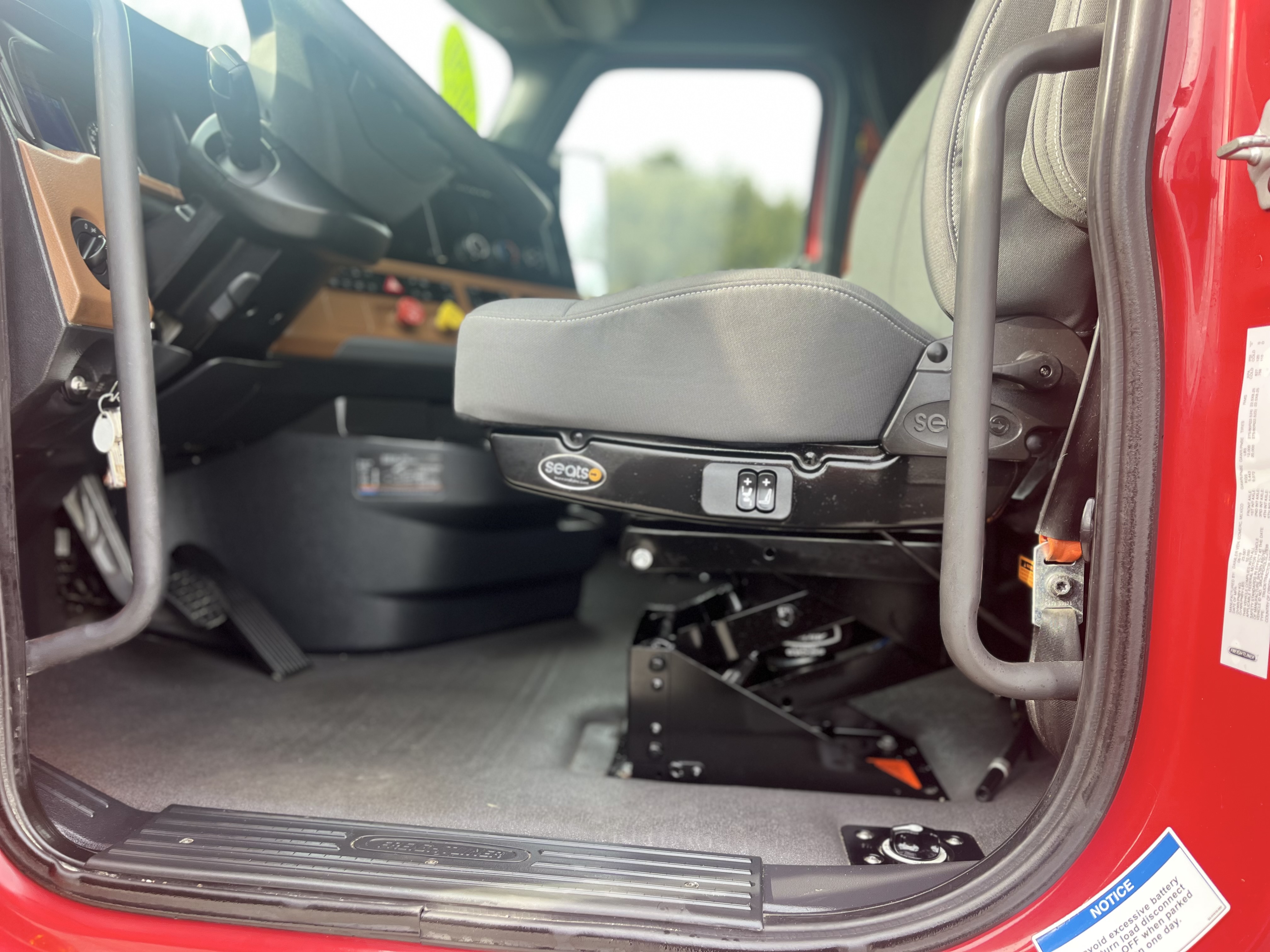 2020 FREIGHTLINER CASCADIA 126SLP - image 15