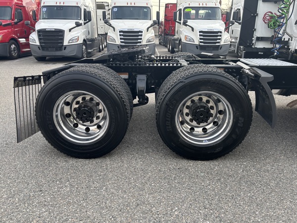 FREIGHTLINER CASCADIA 126SLP 2023