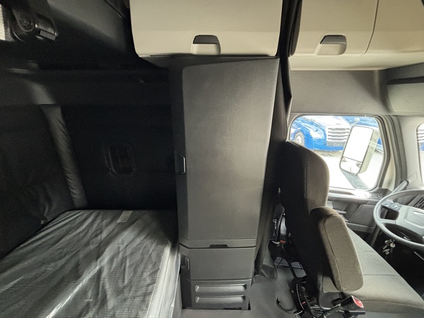 FREIGHTLINER CASCADIA 126SLP 2023