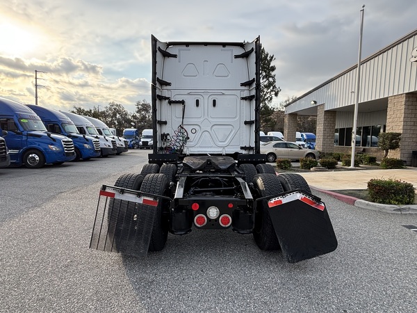 FREIGHTLINER CASCADIA 126SLP 2023