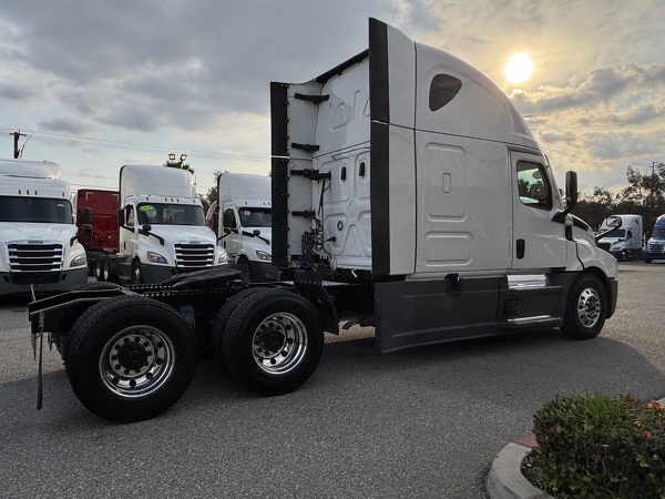 FREIGHTLINER CASCADIA 126SLP 2023