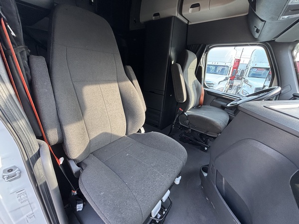 FREIGHTLINER CASCADIA 126SLP 2023