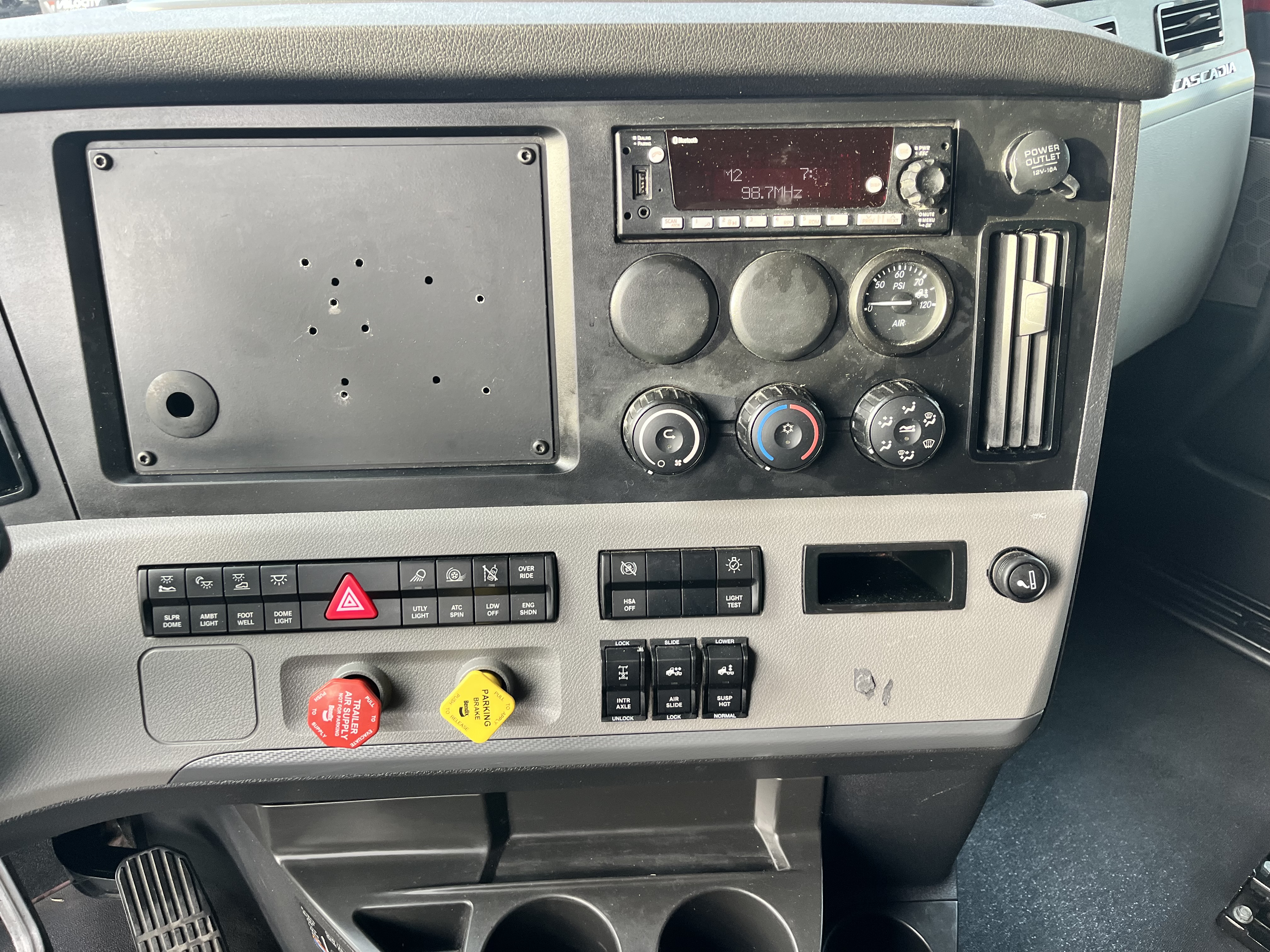 2022 FREIGHTLINER CASCADIA 126SLP - image 16