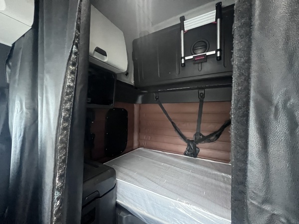 FREIGHTLINER CASCADIA 126SLP 2021