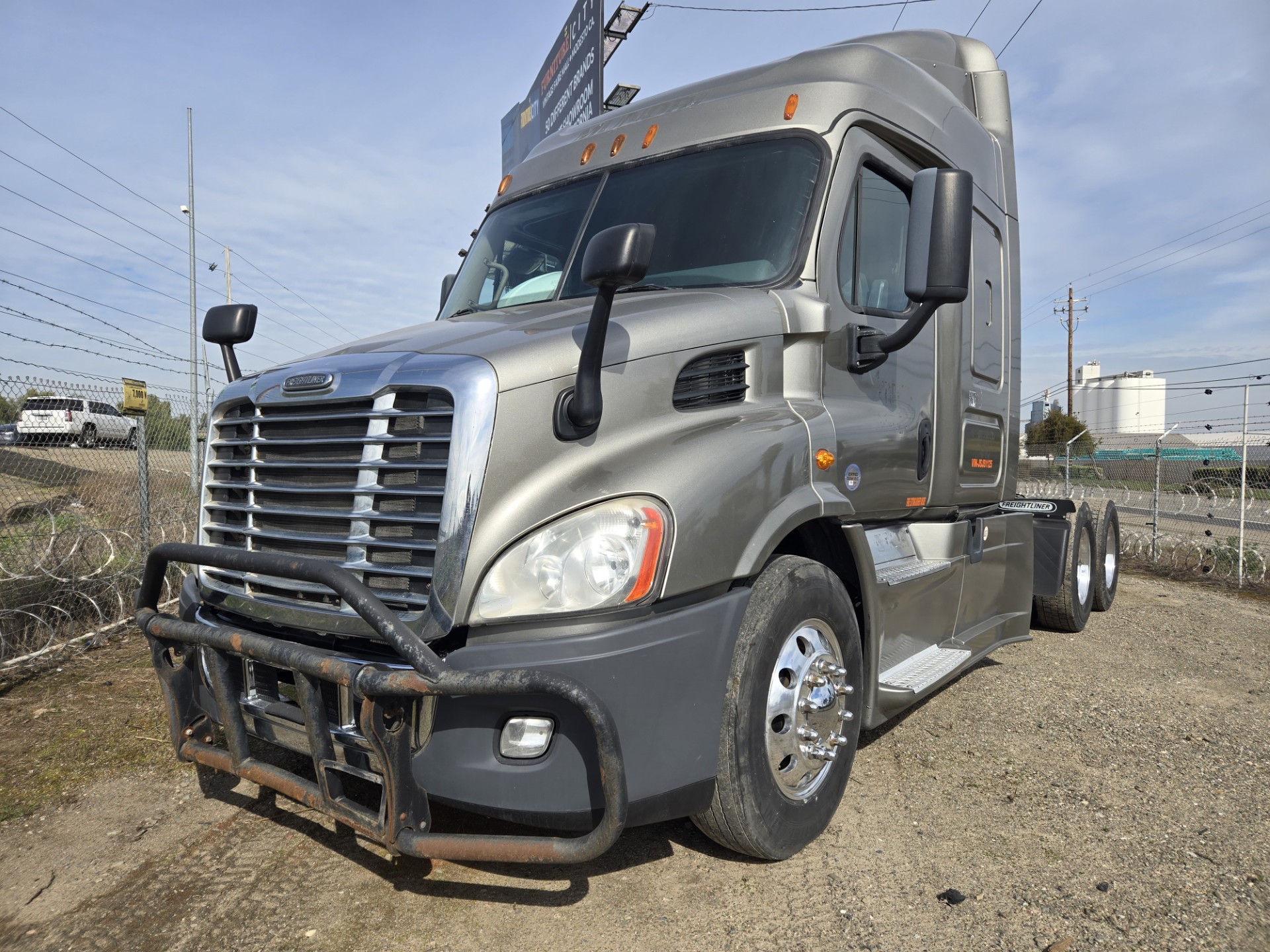 2018 FREIGHTLINER CASCADIA 113SLP - image 1
