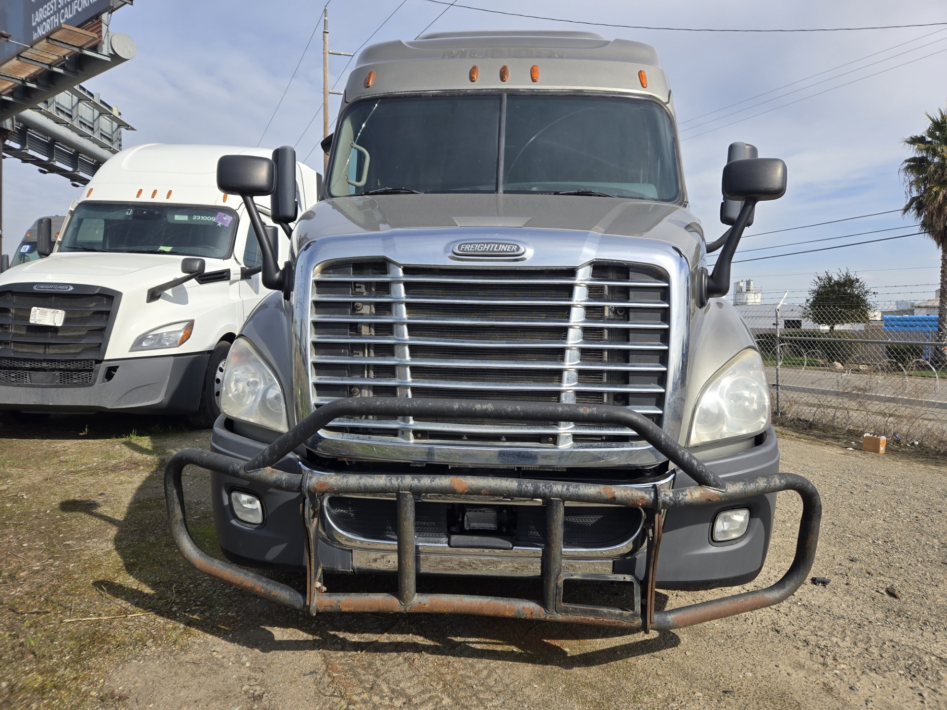 2018 FREIGHTLINER CASCADIA 113SLP - image 2