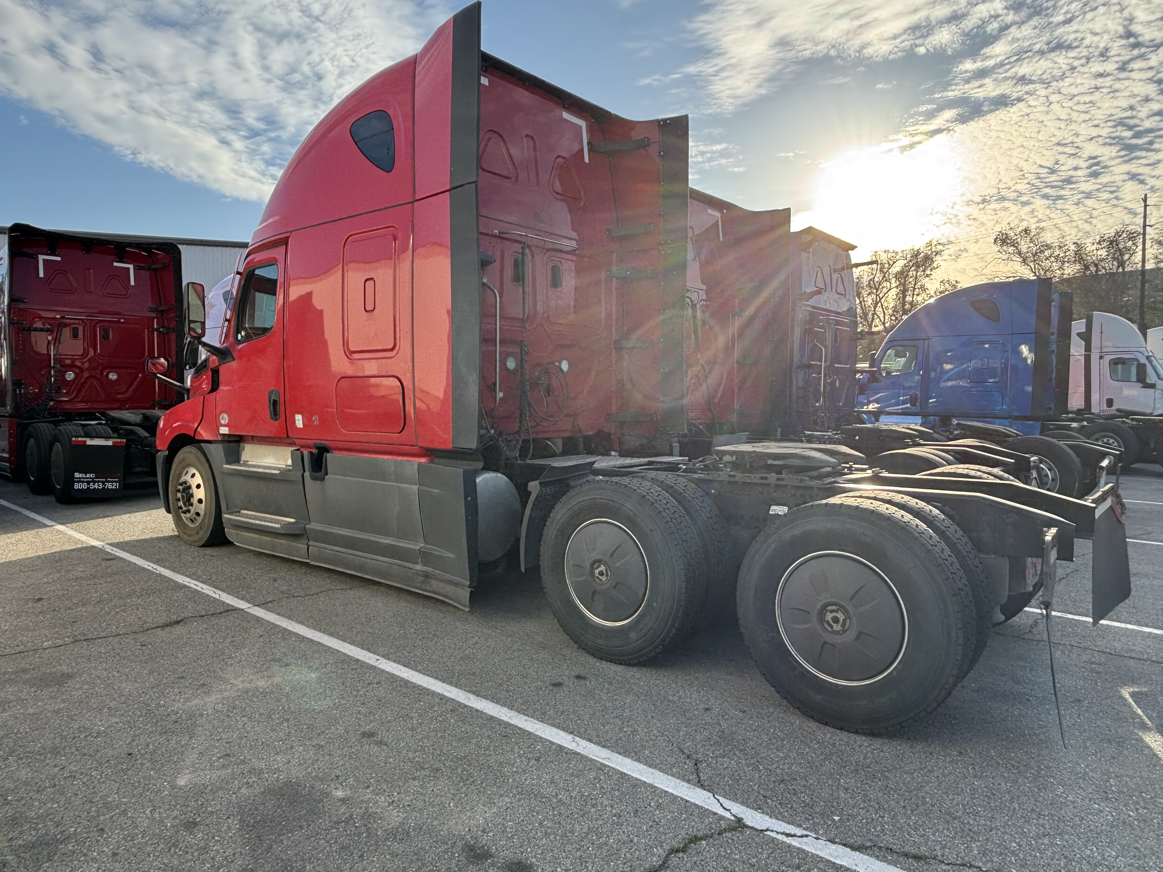 2021 FREIGHTLINER CASCADIA 126SLP - image 2