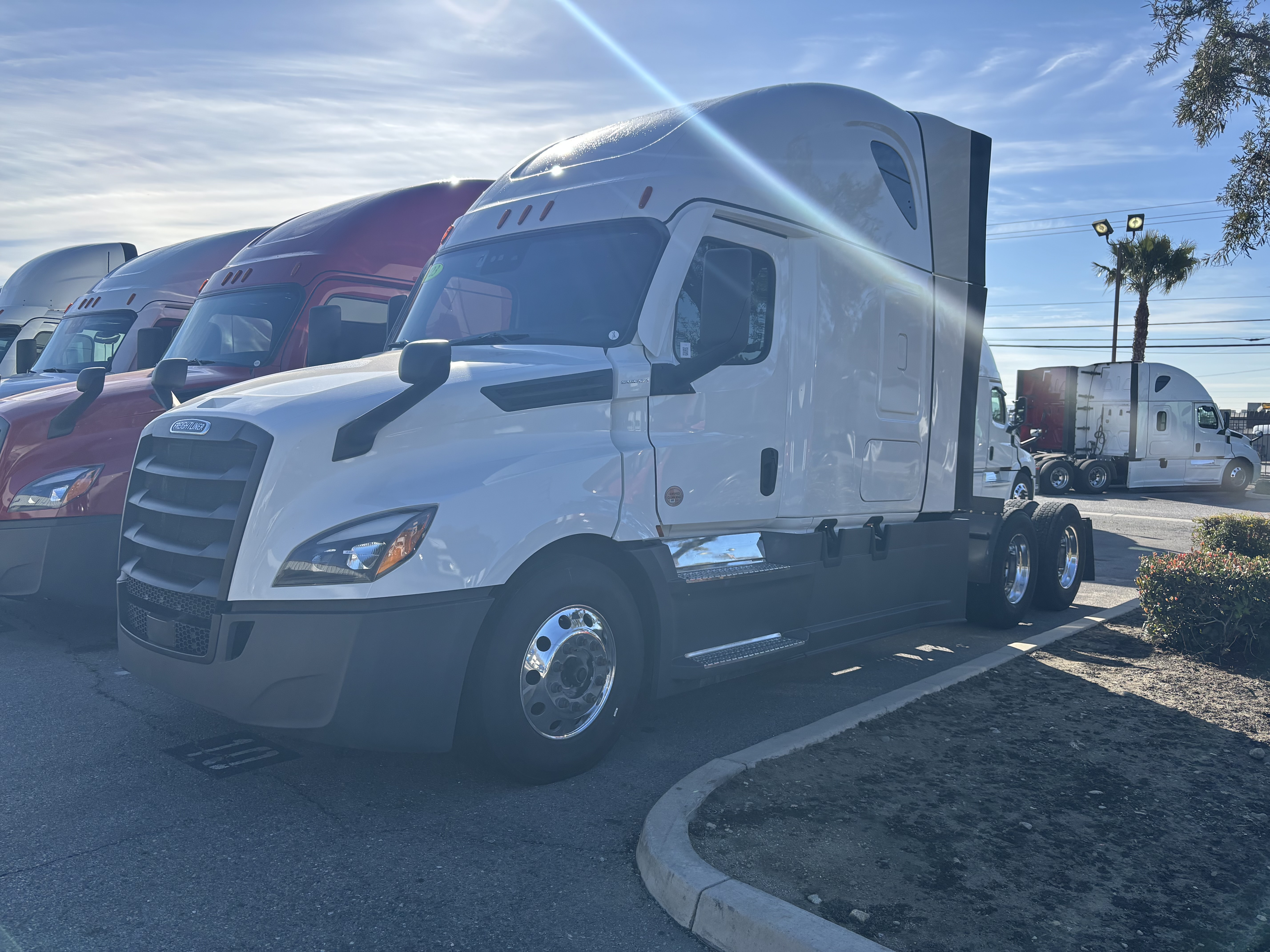 2023 FREIGHTLINER CASCADIA 126SLP - image 3