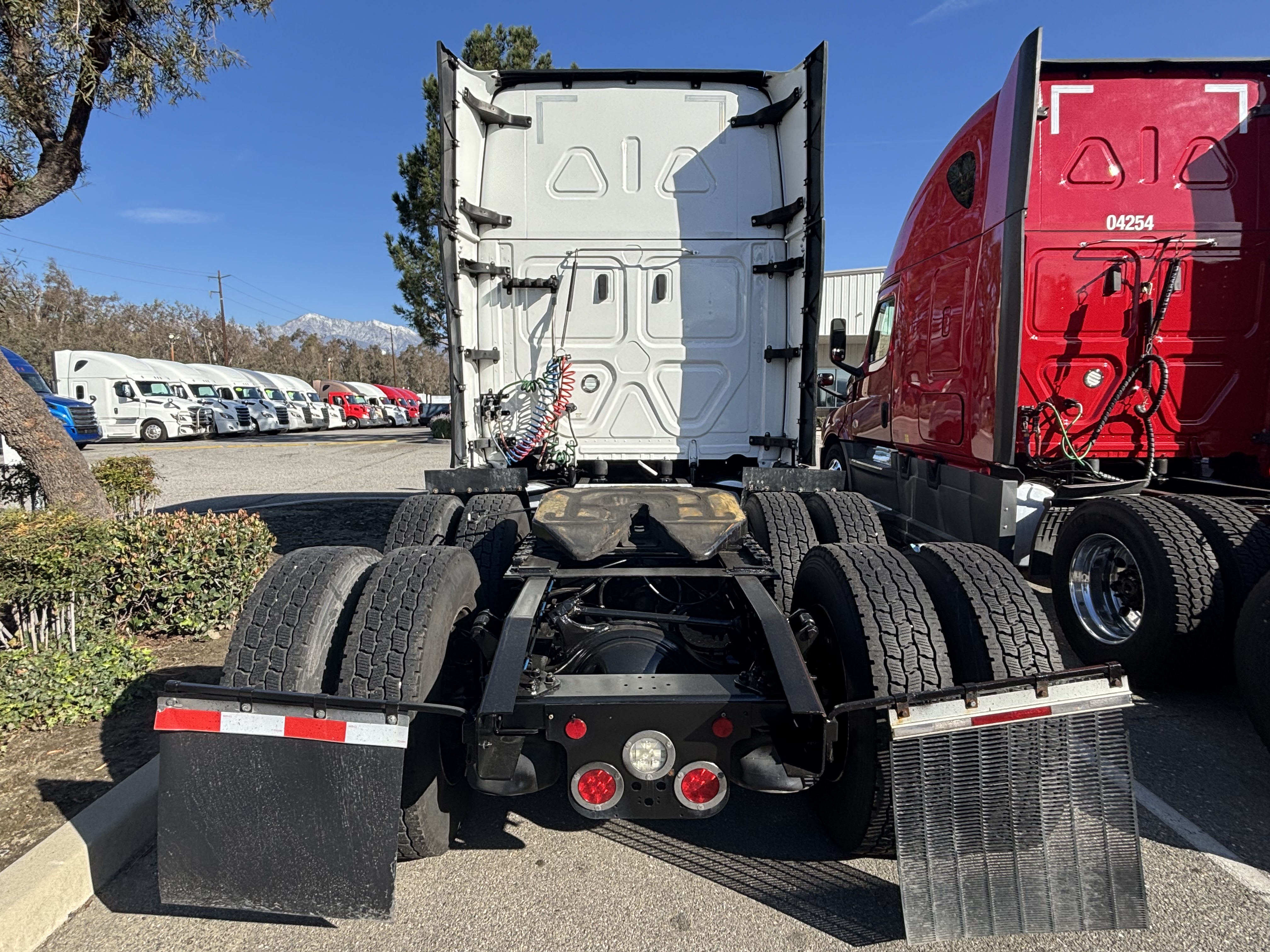 2023 FREIGHTLINER CASCADIA 126SLP - image 4