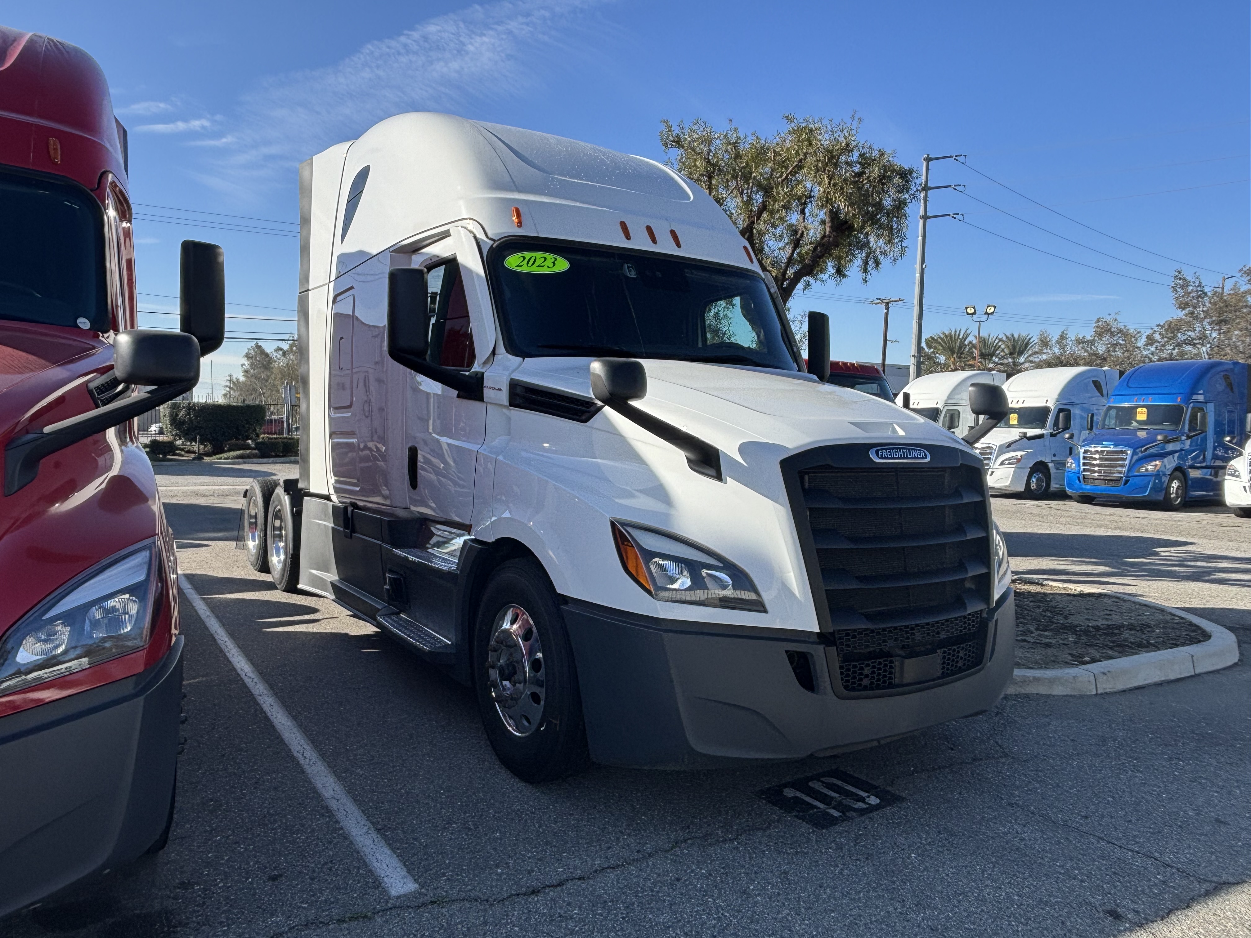 2023 FREIGHTLINER CASCADIA 126SLP - image 1