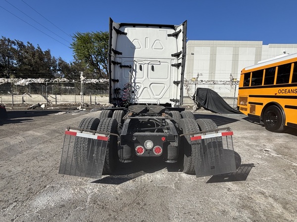 FREIGHTLINER CASCADIA 126SLP 2023