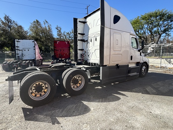 FREIGHTLINER CASCADIA 126SLP 2023