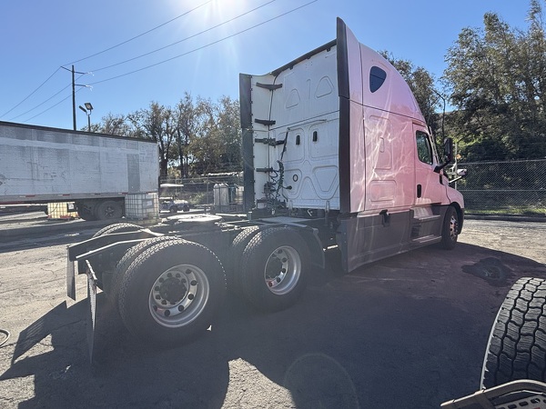 FREIGHTLINER CASCADIA 126SLP 2023