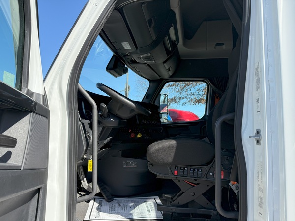 FREIGHTLINER CASCADIA 126SLP 2023