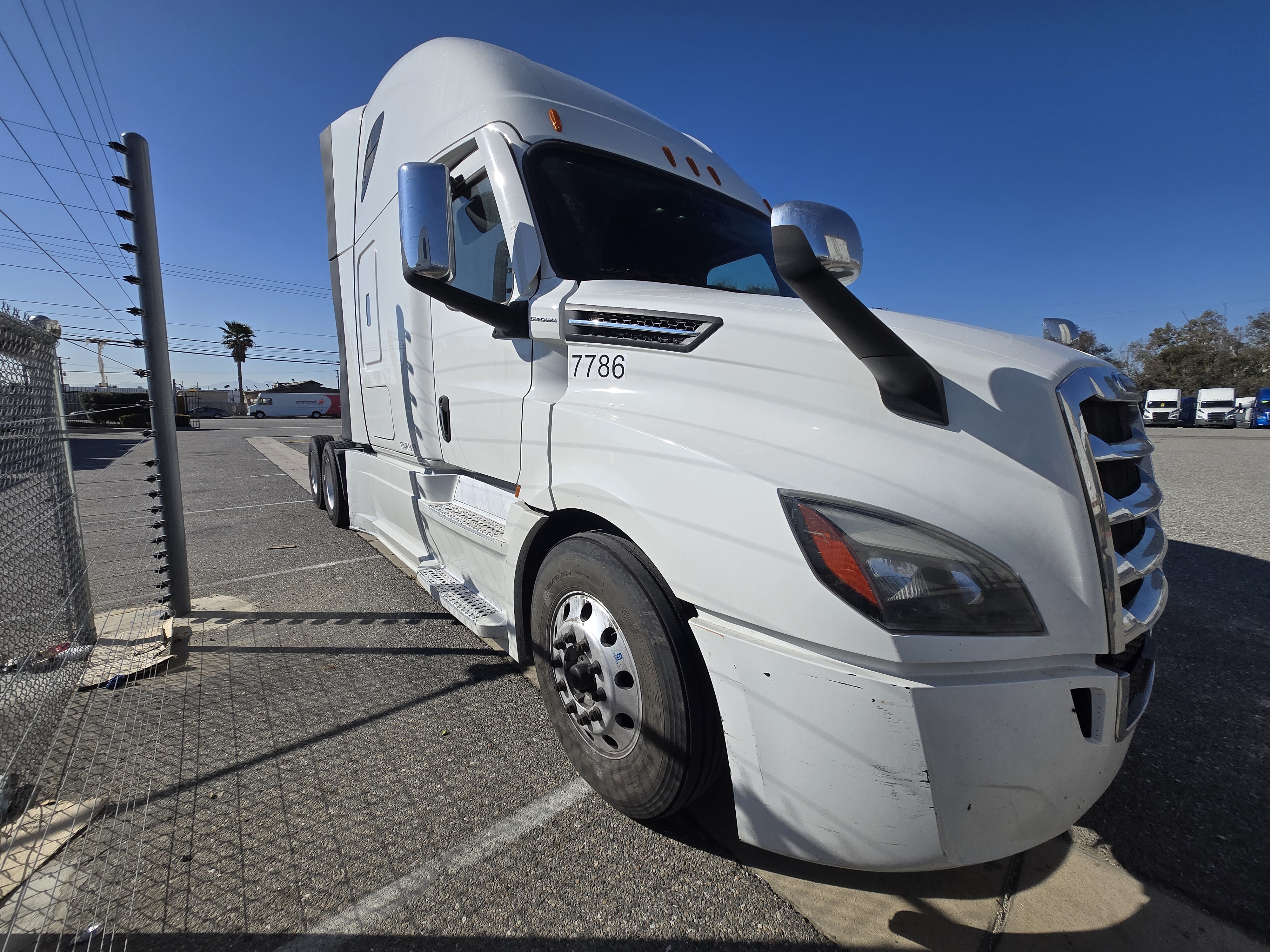 2023 FREIGHTLINER CASCADIA 126SLP - image 3