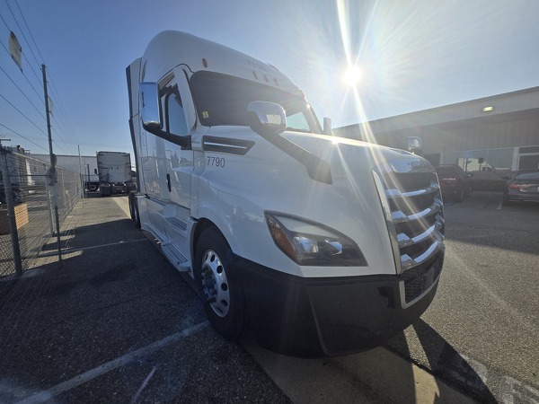 FREIGHTLINER CASCADIA 126SLP 2023