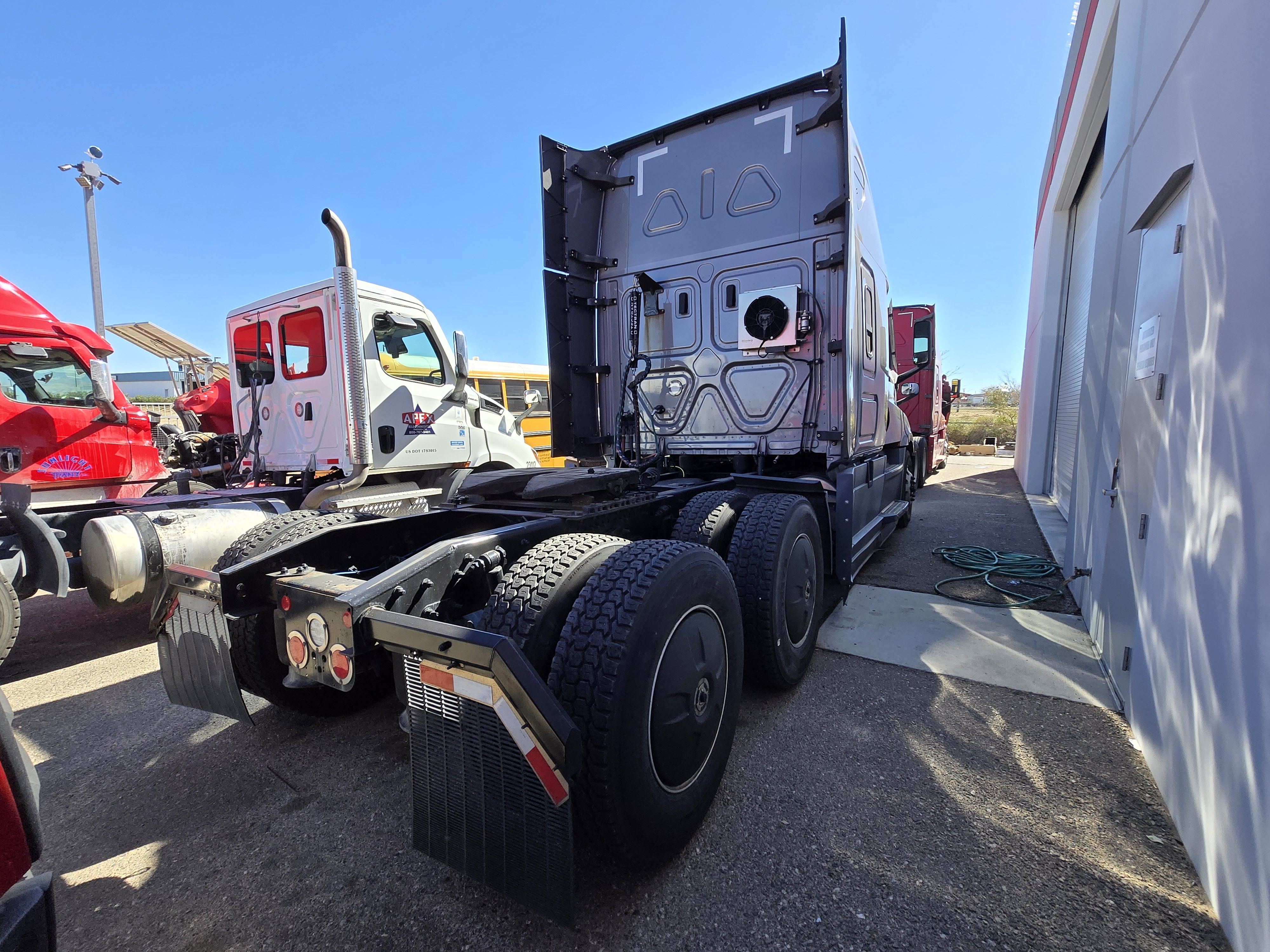 2021 FREIGHTLINER CASCADIA 126SLP - image 3