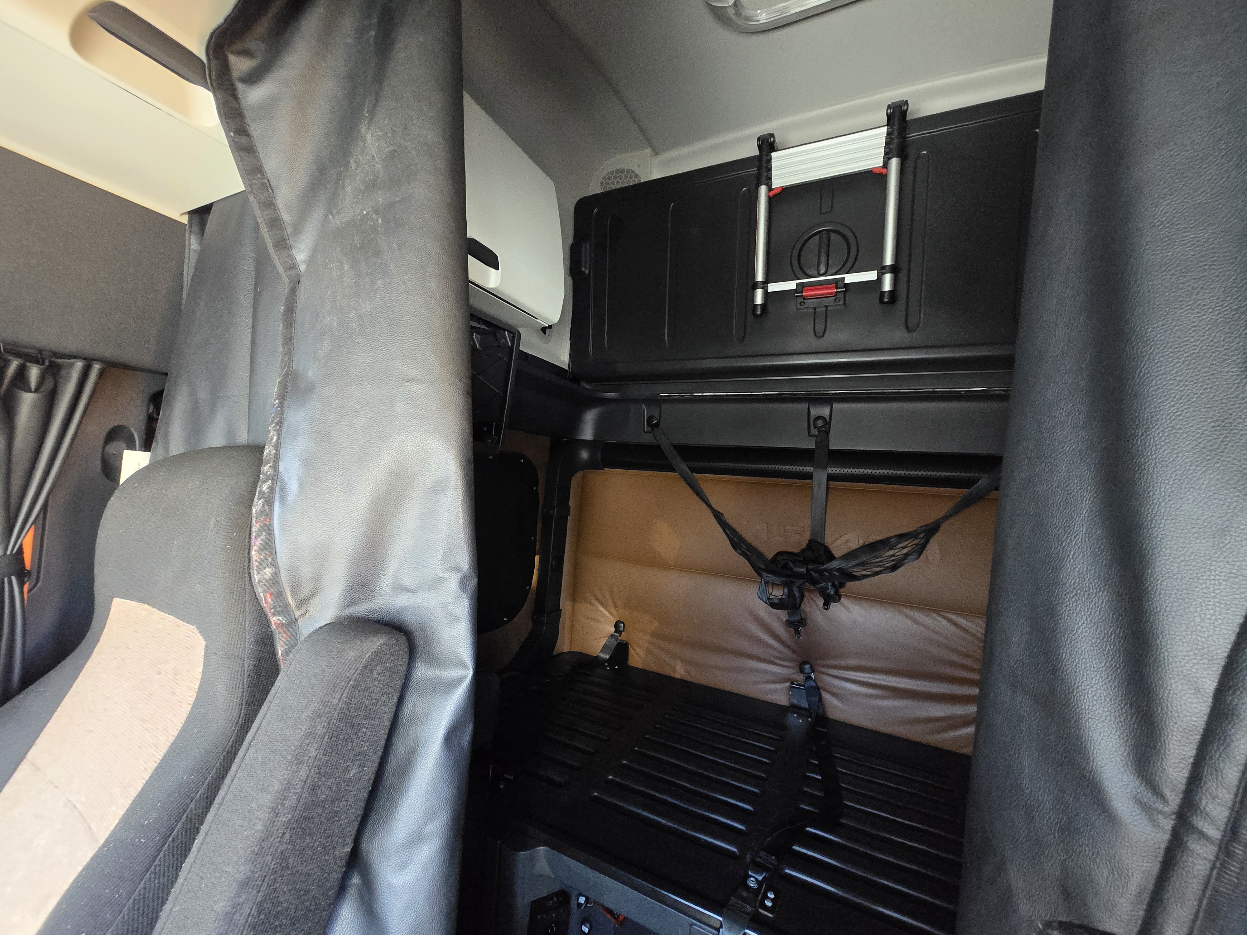 2021 FREIGHTLINER CASCADIA 126SLP - image 6