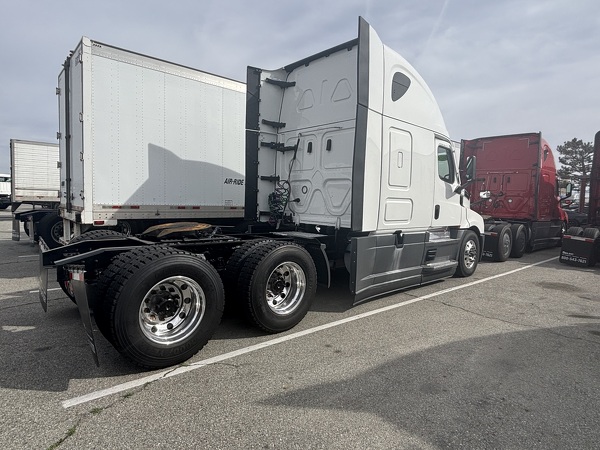 FREIGHTLINER CASCADIA 126SLP 2023