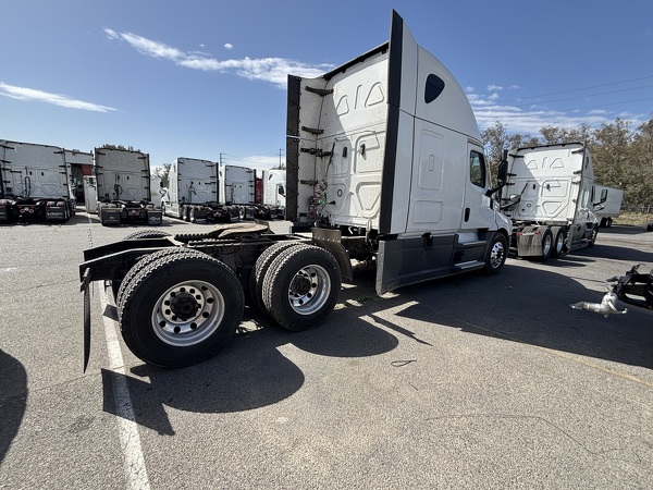 FREIGHTLINER CASCADIA 126SLP 2023