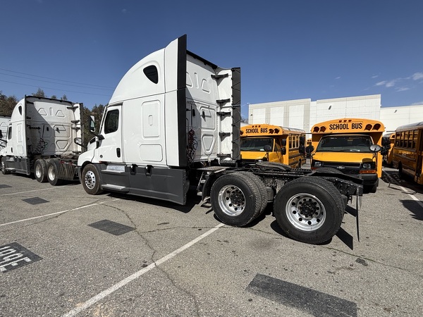 FREIGHTLINER CASCADIA 126SLP 2023