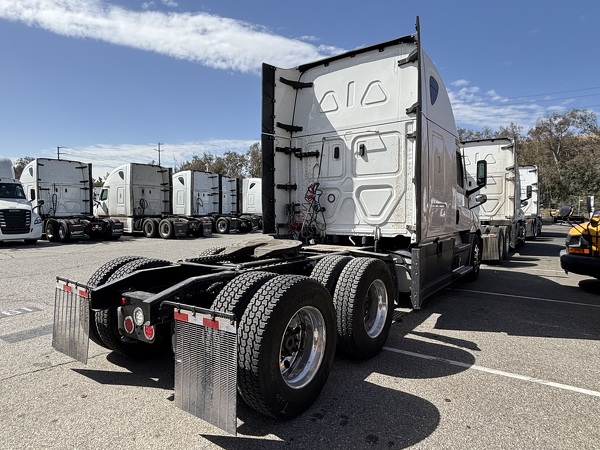 FREIGHTLINER CASCADIA 126SLP 2023