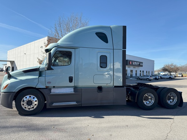 FREIGHTLINER CASCADIA 126SLP 2021