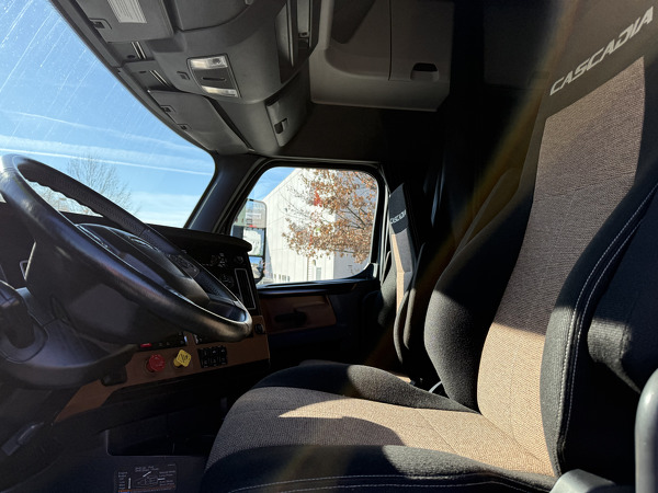 FREIGHTLINER CASCADIA 126SLP 2021