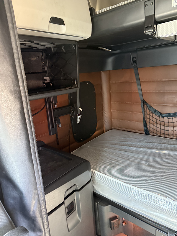 FREIGHTLINER CASCADIA 126SLP 2021