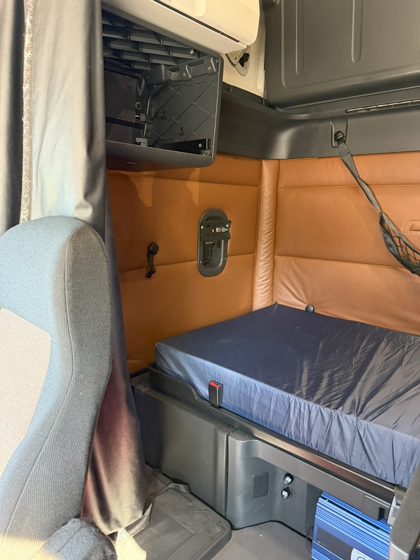 FREIGHTLINER CASCADIA 126SLP 2021