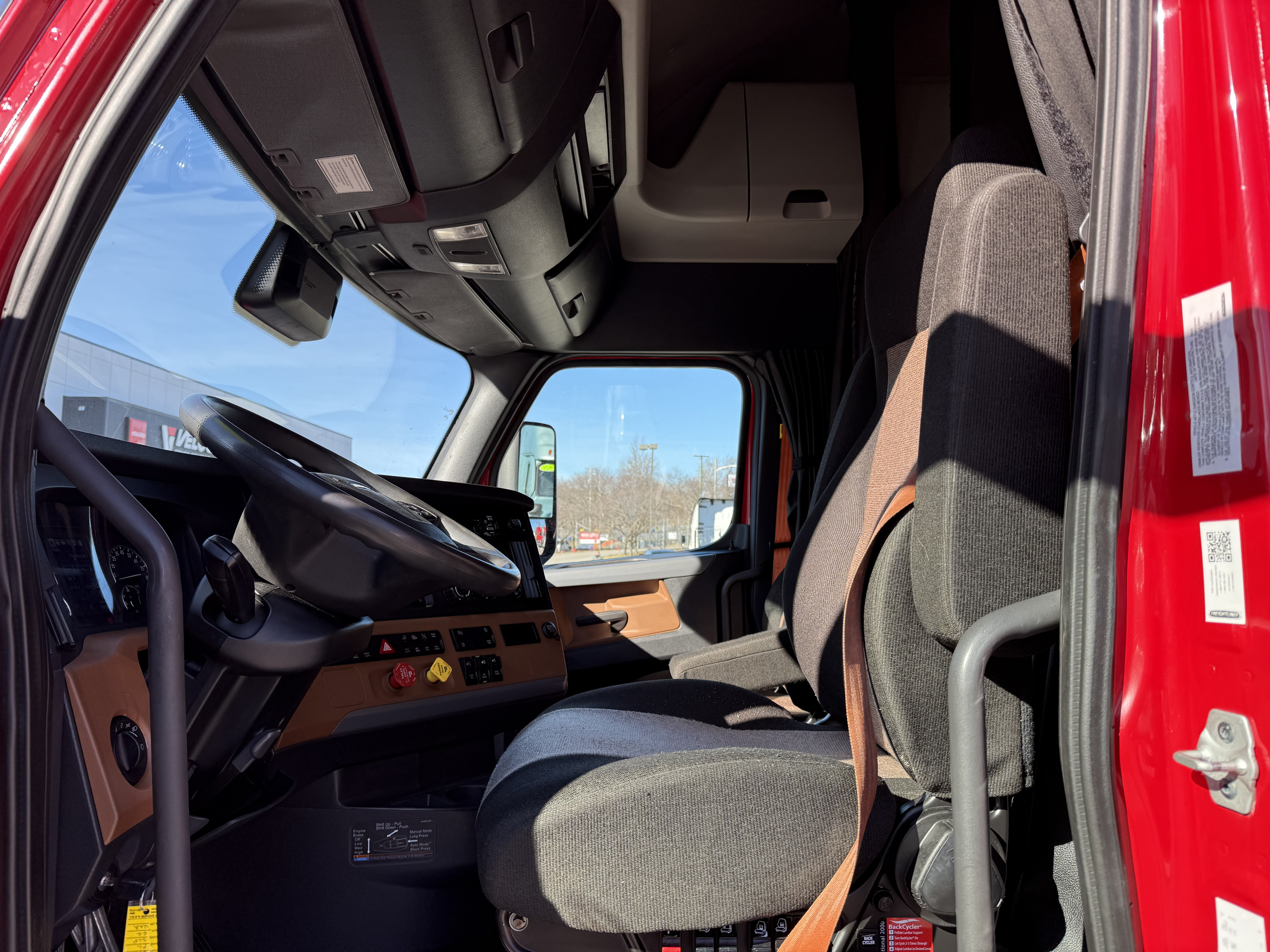 2021 FREIGHTLINER CASCADIA 126SLP - image 16