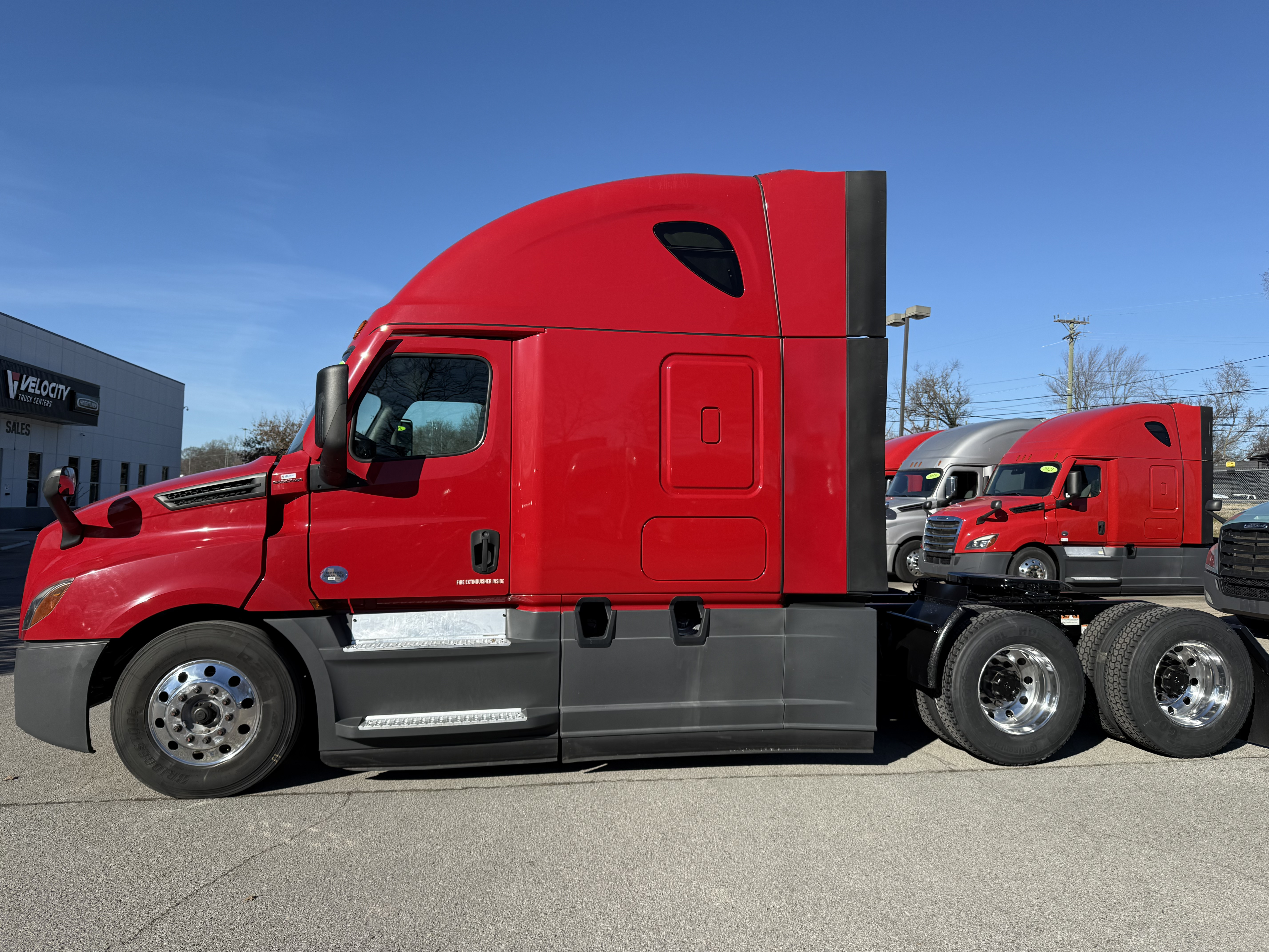 2021 FREIGHTLINER CASCADIA 126SLP - image 2
