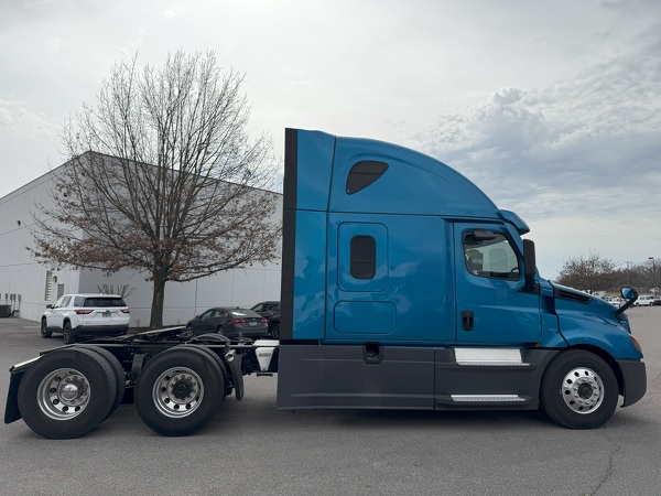 FREIGHTLINER CASCADIA 126SLP 2021