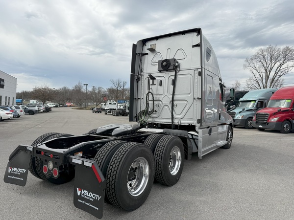 FREIGHTLINER CASCADIA 126SLP 2021