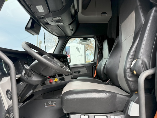 FREIGHTLINER CASCADIA 126SLP 2021