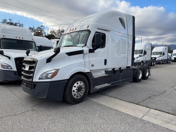 FREIGHTLINER CASCADIA 126SLP 