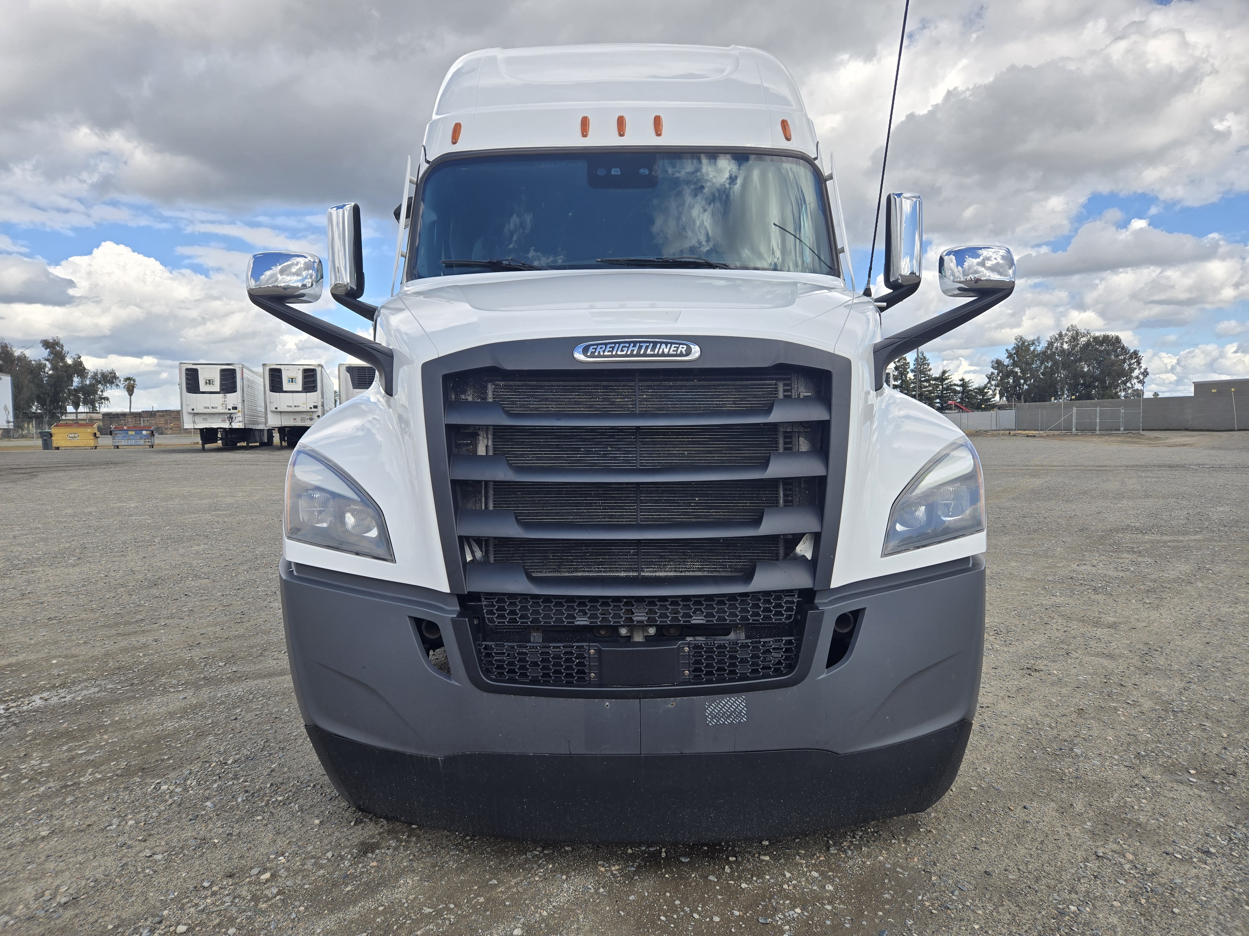 2023 FREIGHTLINER CASCADIA 126SLP - image 2