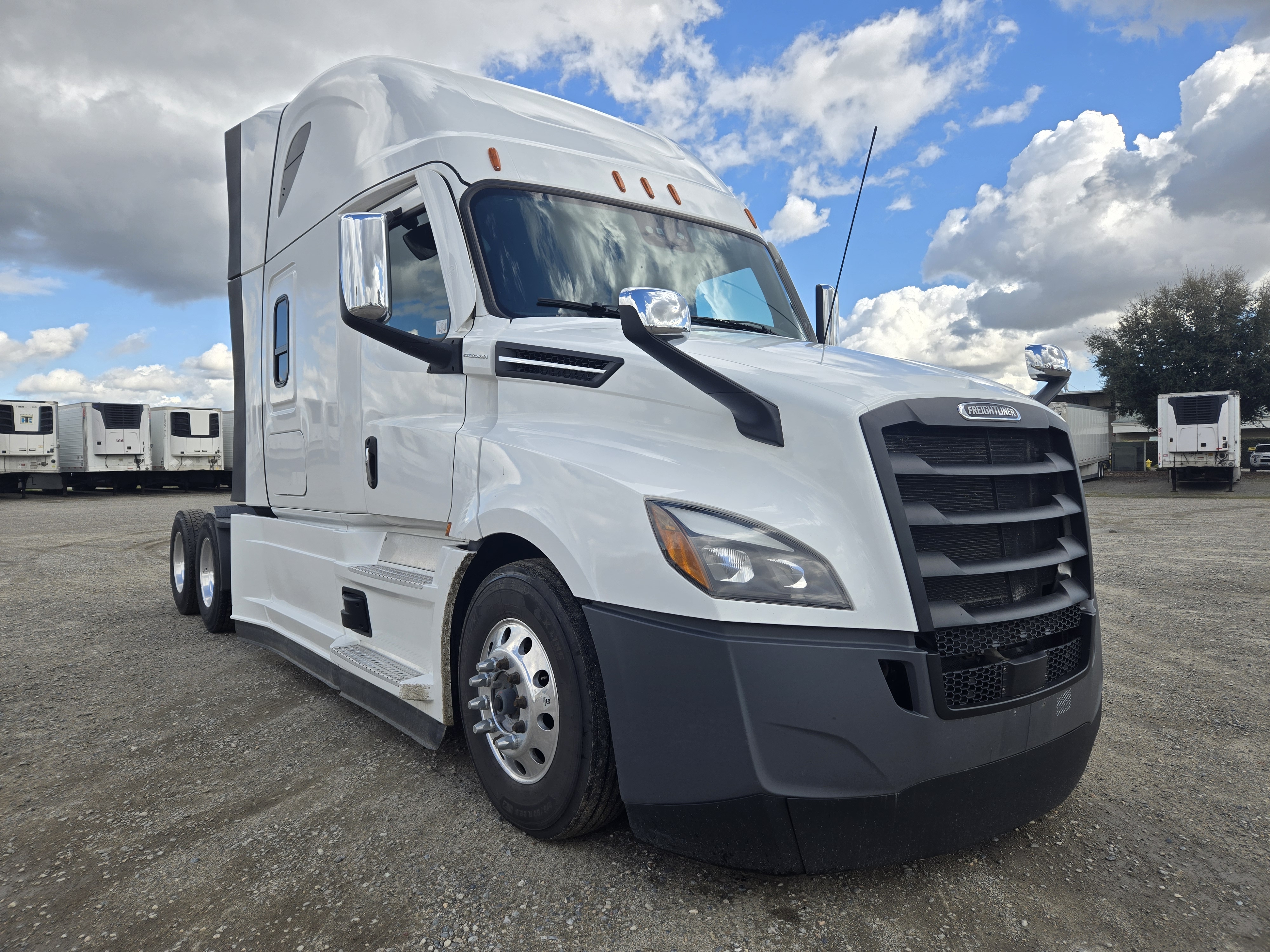 2023 FREIGHTLINER CASCADIA 126SLP - image 8