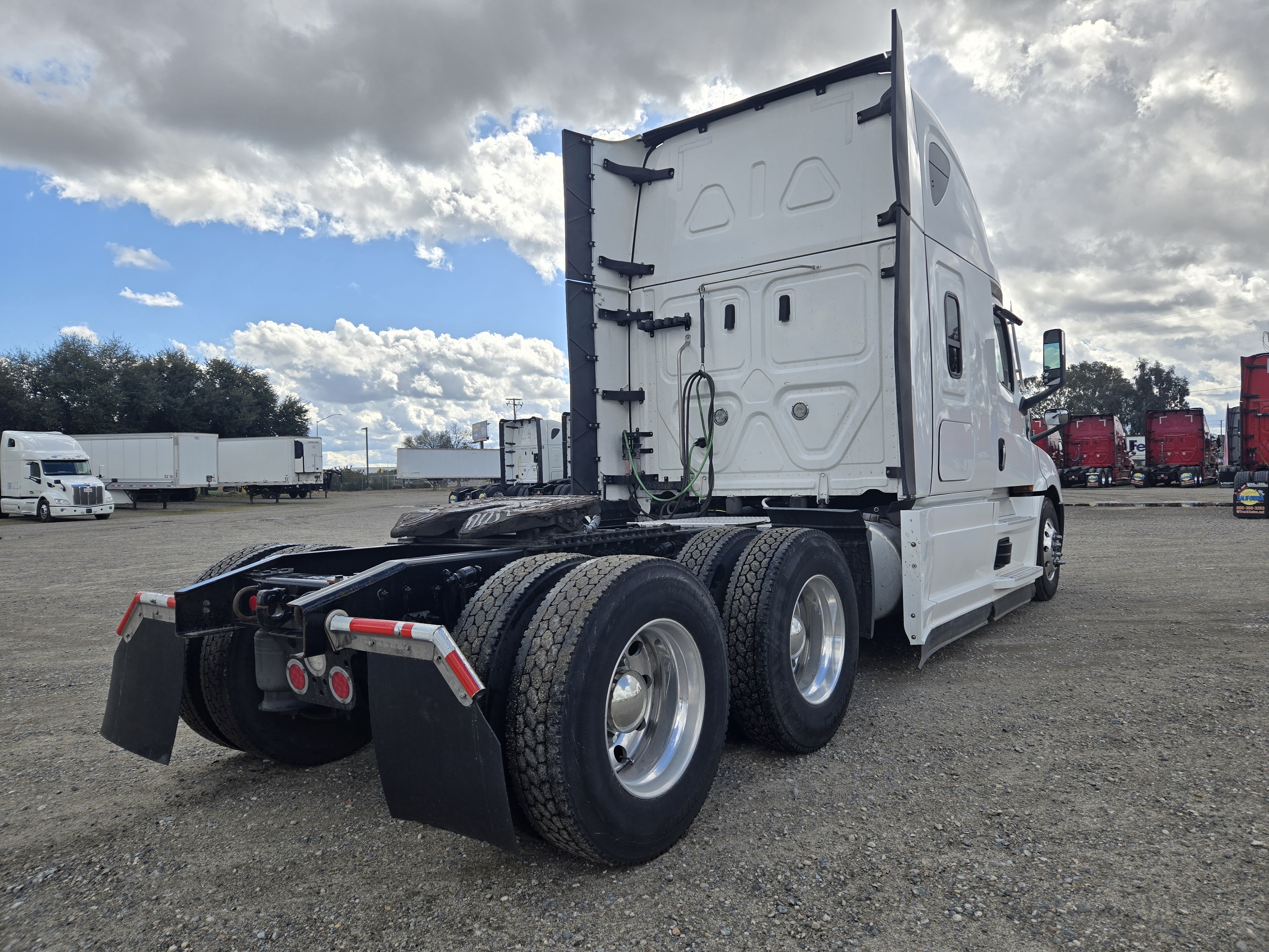 2023 FREIGHTLINER CASCADIA 126SLP - image 6