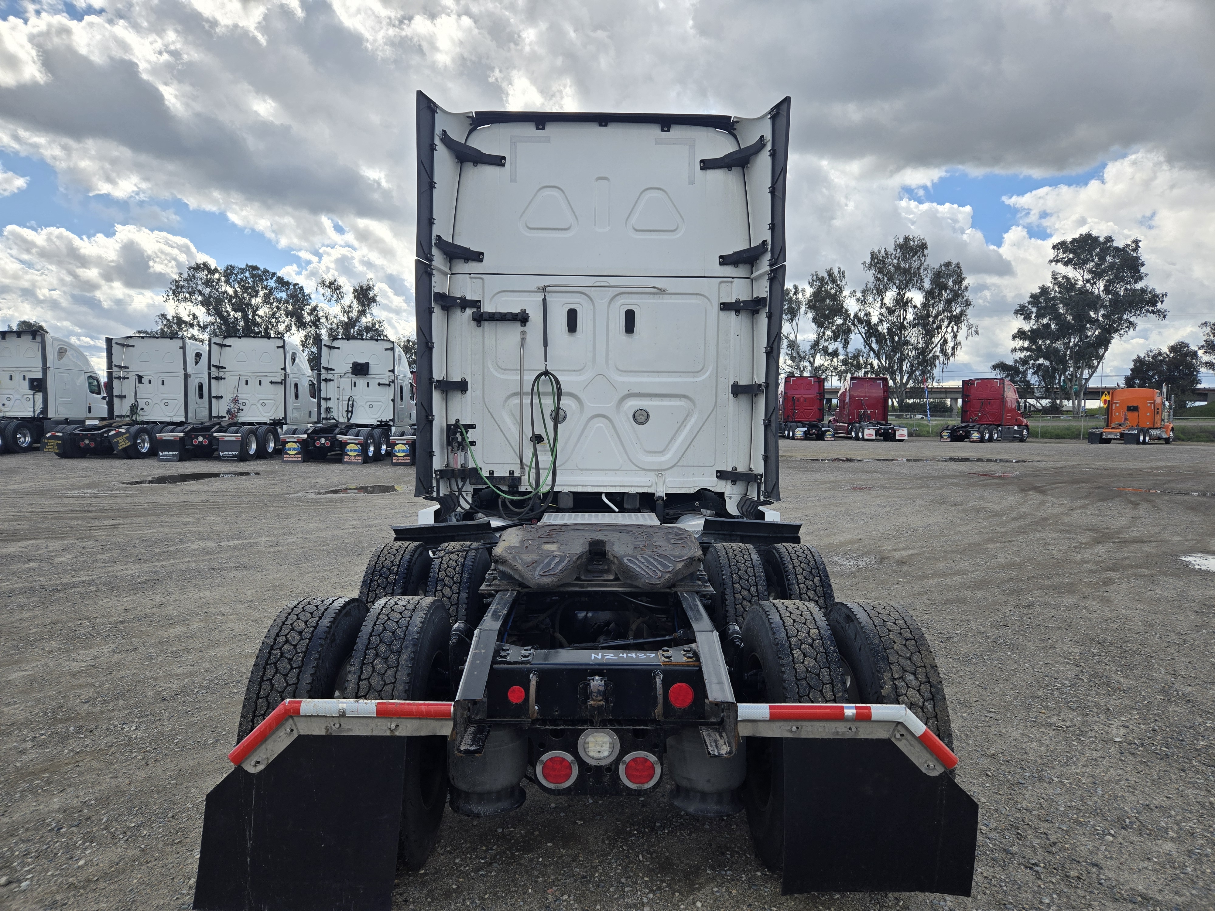 2023 FREIGHTLINER CASCADIA 126SLP - image 5