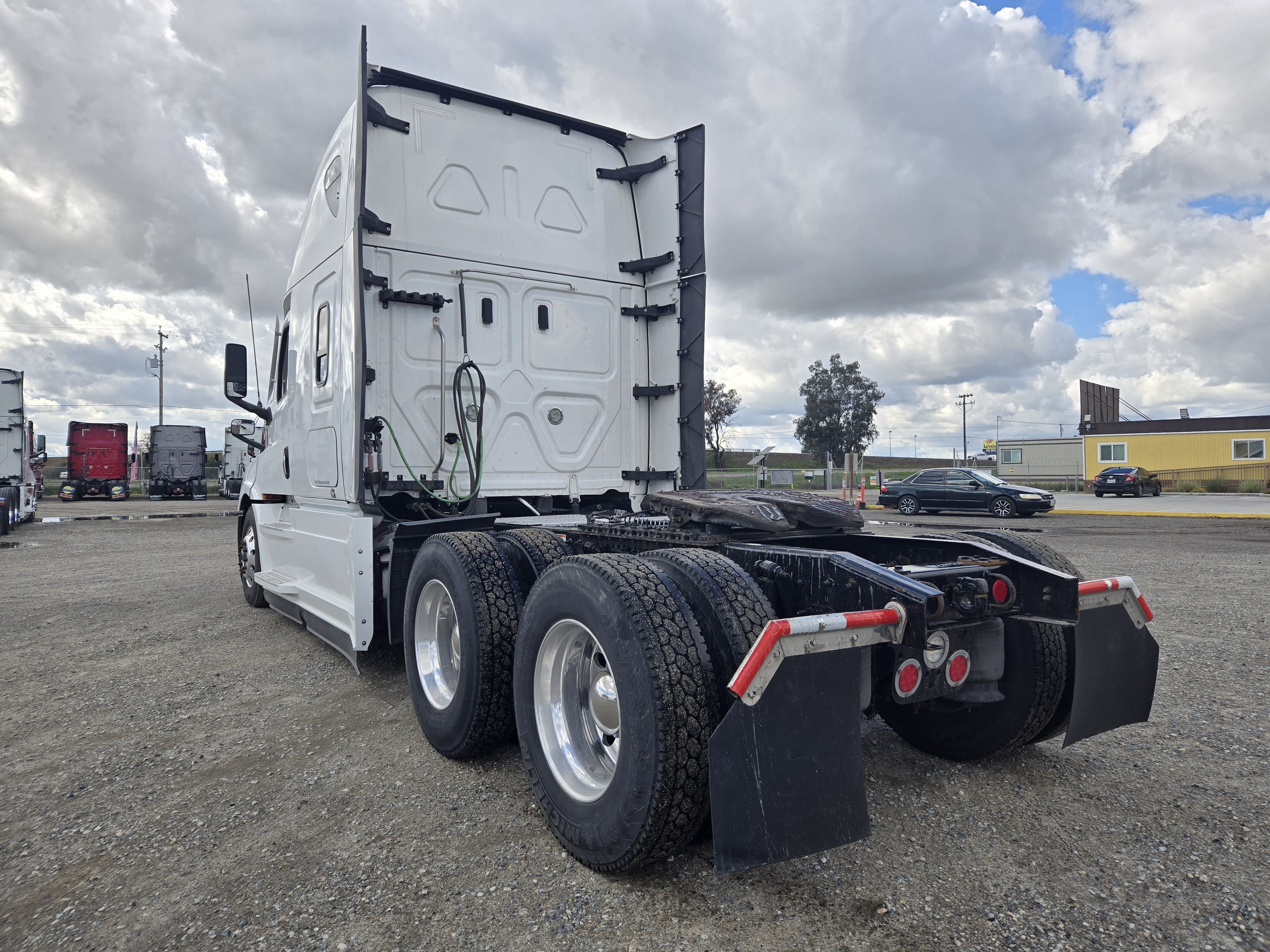 2023 FREIGHTLINER CASCADIA 126SLP - image 4