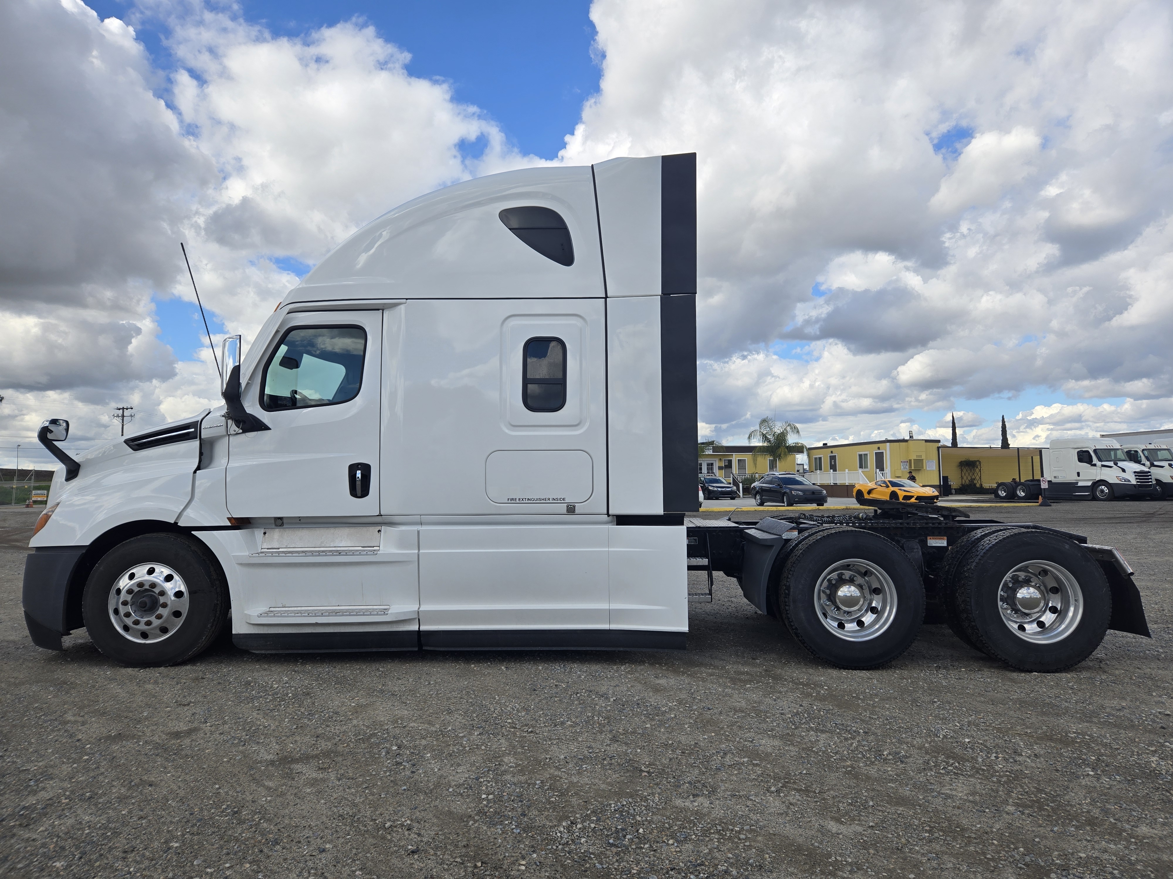 2023 FREIGHTLINER CASCADIA 126SLP - image 3