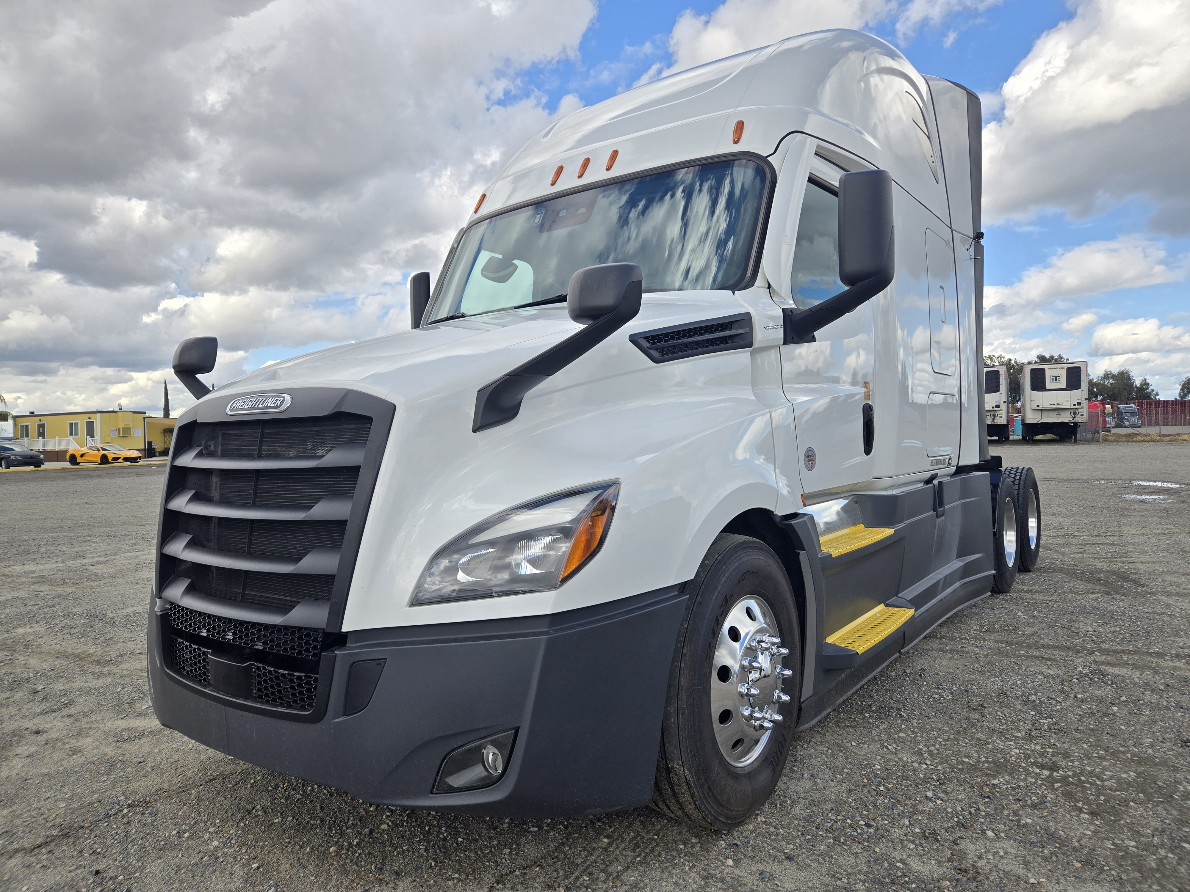 2021 FREIGHTLINER CASCADIA 126SLP - image 1